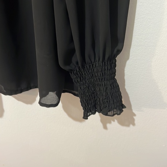 DYNAMITE Blouse - Picture 3 of 3